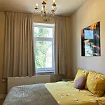Lovely Spacious דירה
