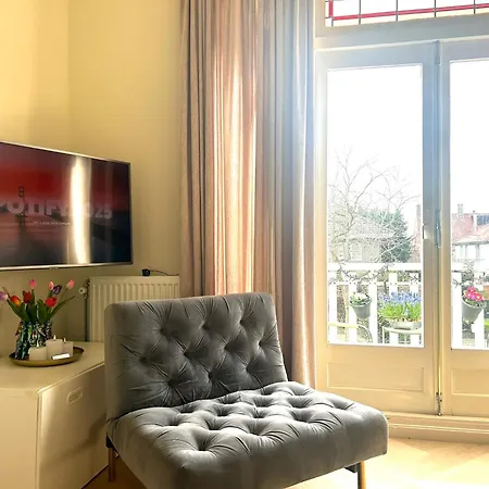 아파트 Lovely Spacious 잔드보르트